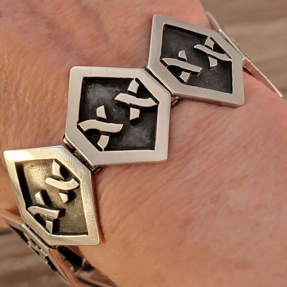 Sterling Silver Victoria Cony Taxco Mexico Assymetrical Polygon Bracelet - Picture 3 of 8